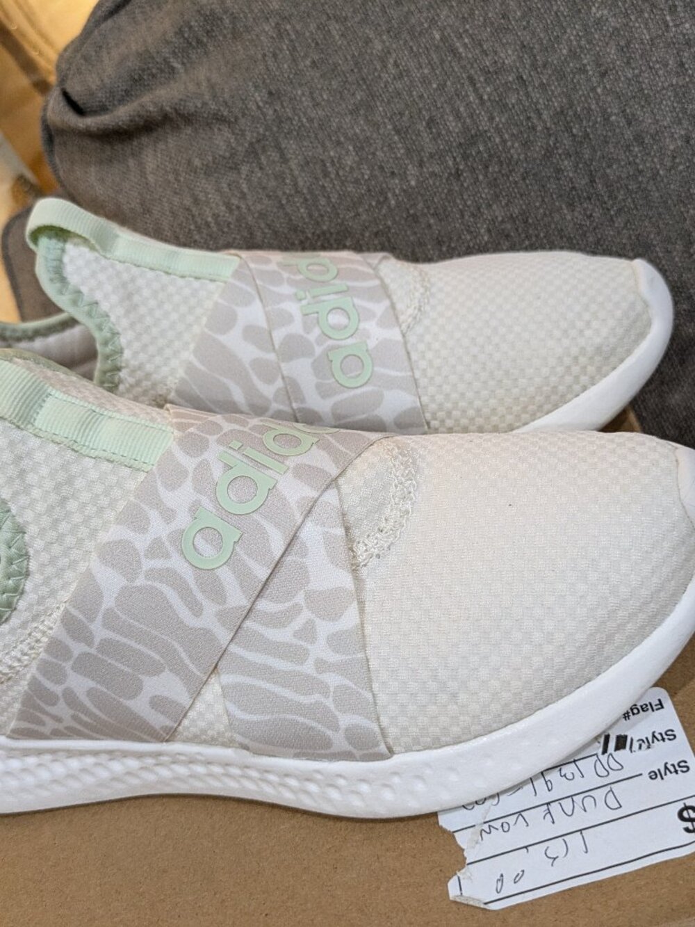 ADIDAS WOMEN'S PUREMOTION ADAPT SHOES CHALK WHITE LINEN GREEN SIZE 8 GREAT CONDI